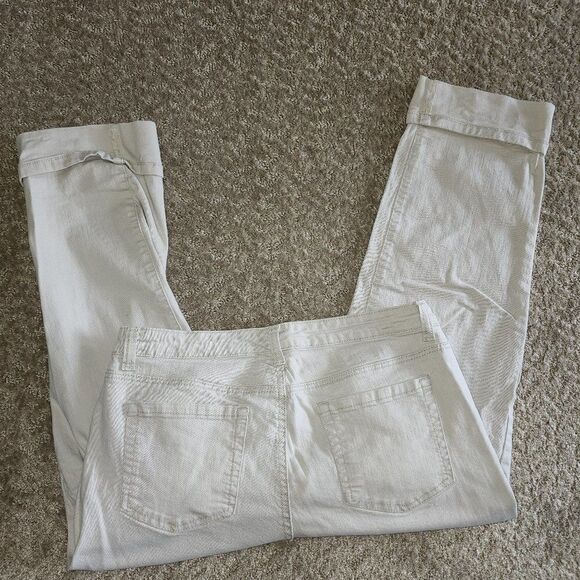 Style and Co Women's Cuffed Capri Pants - Picture 2 of 3